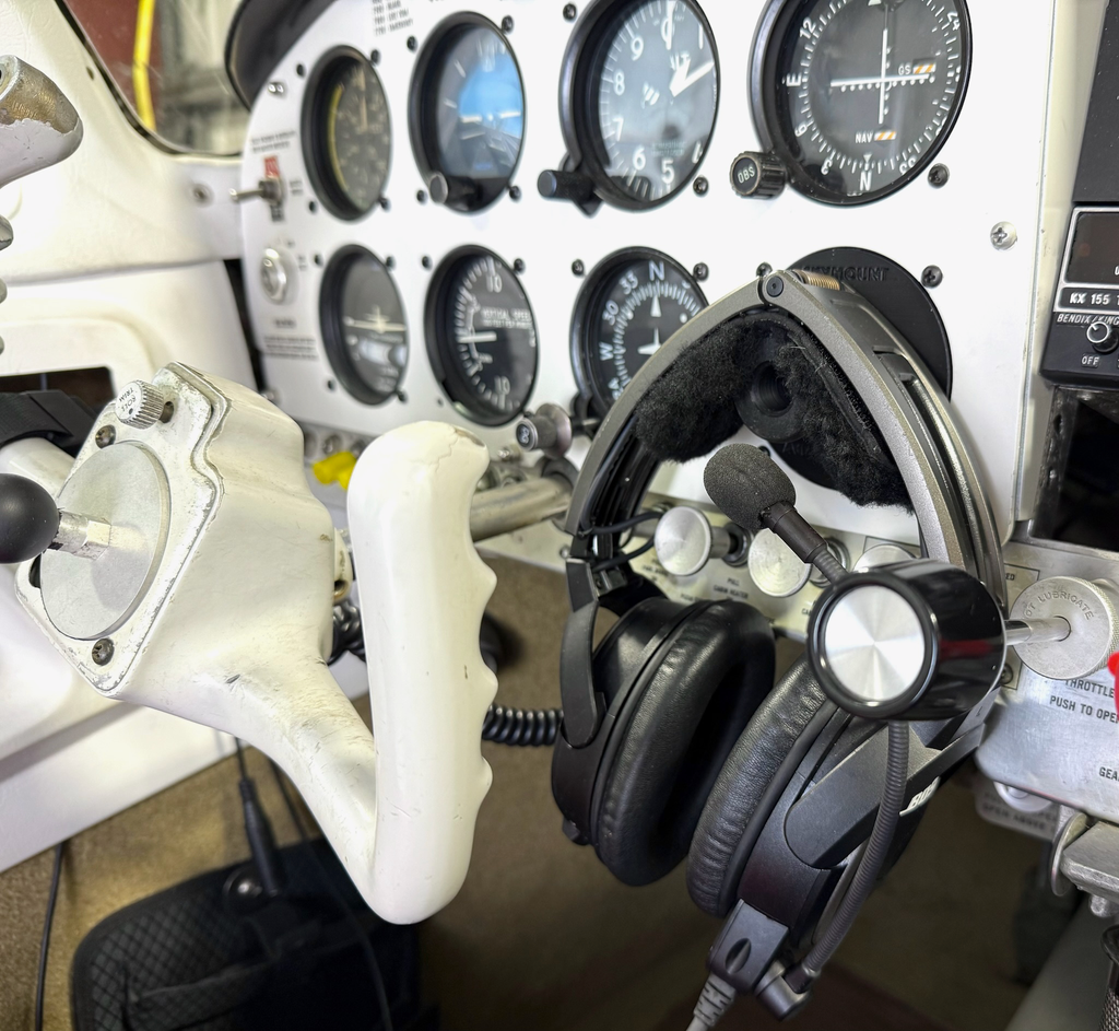 Instrument Hole Headset Hanger (Prior Model) - SkyMount